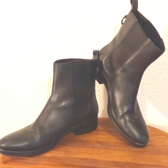 Cole Haan/Nike Air Evan Black Slip on Chelsea Booties Waterproof Neutral Sz.9 - Picture 1 of 11
